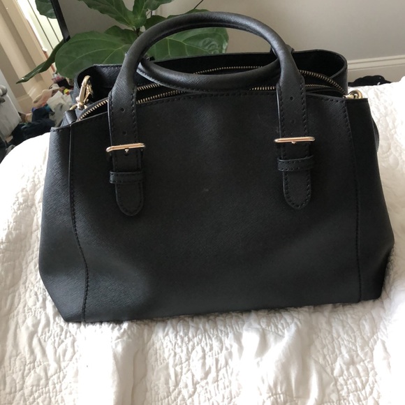 Selling my gently used Kate spade bag. - Picture 2 of 5
